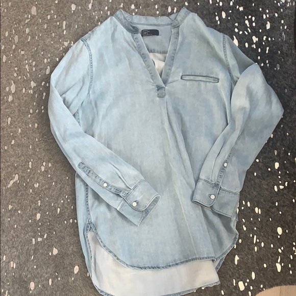 GAP Tops - 😍Gap chambray top